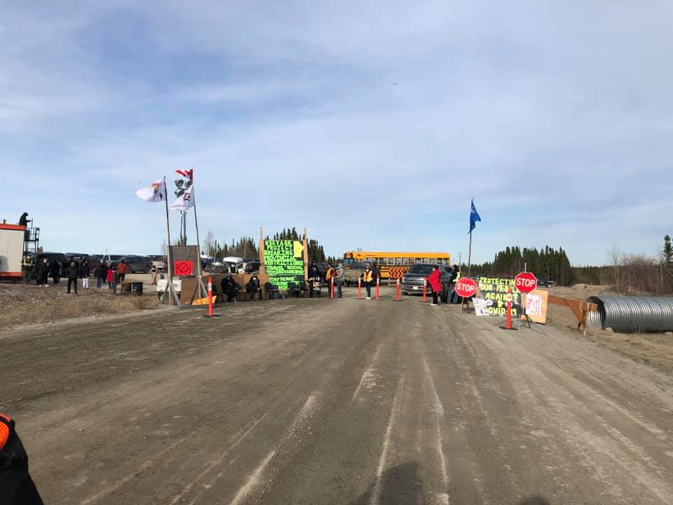 A blockade at the Keeyask generating site has forced Manitoba Hydro to delay a shift change of its workers.