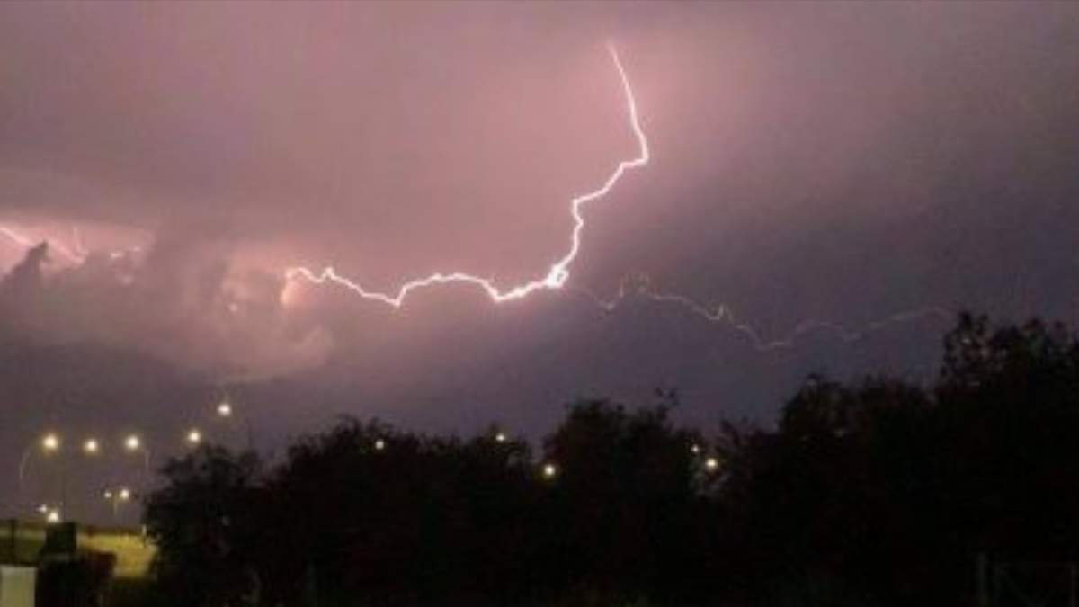 Forecasters warn of wind gusts up to 100 km/h, nickel-sized hail and localized bouts of heavy rain.