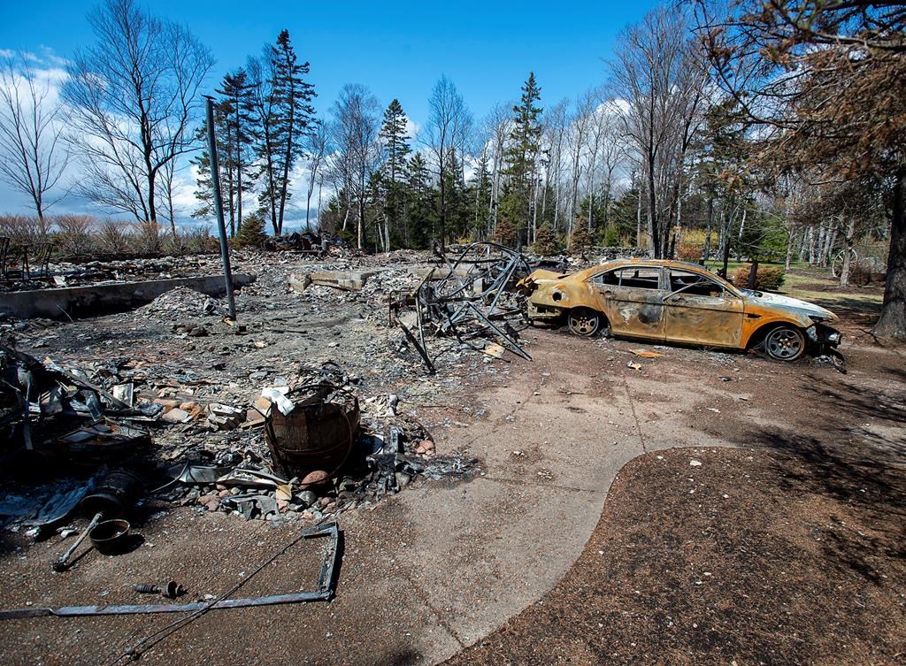 uma propriedade destruída pelo fogo registrada para Gabriel Wortman em 200 Portapique Beach Road é vista em Portapique, N. S. na sexta-feira, 8 de Maio de 2020.