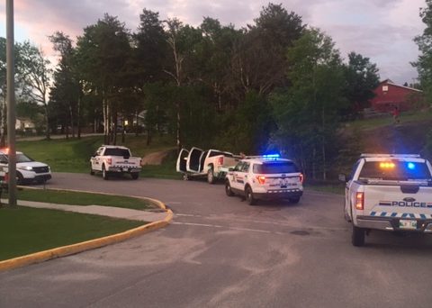 RCMP vehicles pursue a kidnapping suspect near Flin Flon, Man.