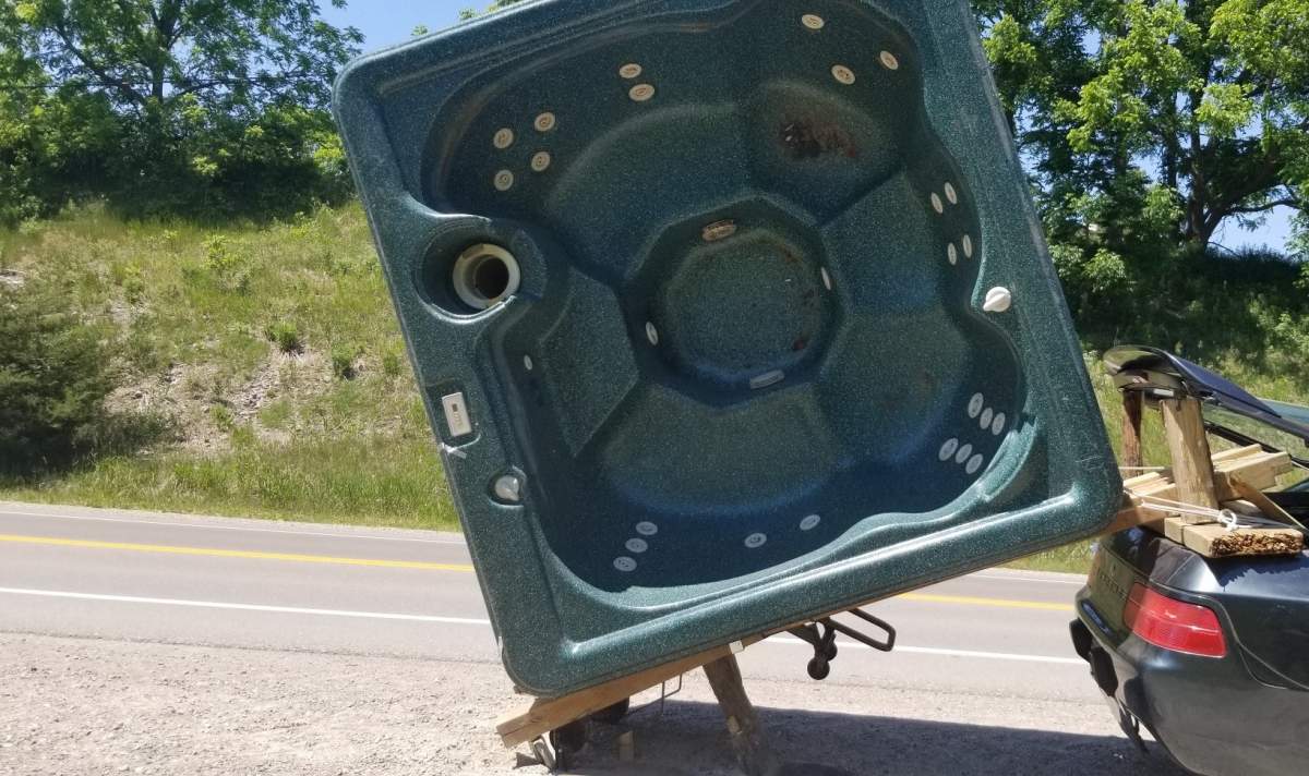 Woodstock, Ont., police intervene as Porsche driver attempts to haul hot tub using homemade cart - image