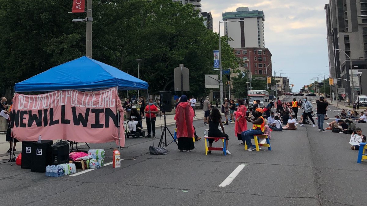 HWDSB Kids Need Help – which represents a segment of students and community members concerned with the rights of students in Hamilton – hosted a sit-in at Main & Bay Streets on June 22 as trustees voted against police officers in schools.
