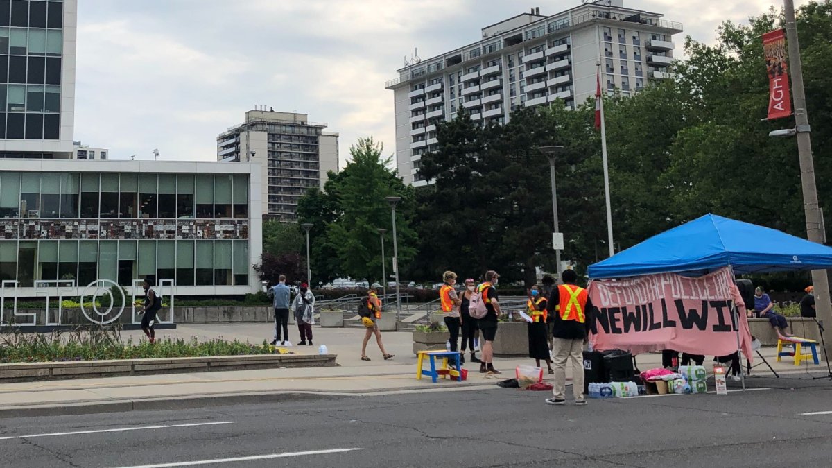 HWDSB Kids Need Help – which represents a segment of students and community members concerned with the rights of students in Hamilton – hosted a sit-in at Main & Bay Streets on June 22 as trustees voted against police officers in schools.
