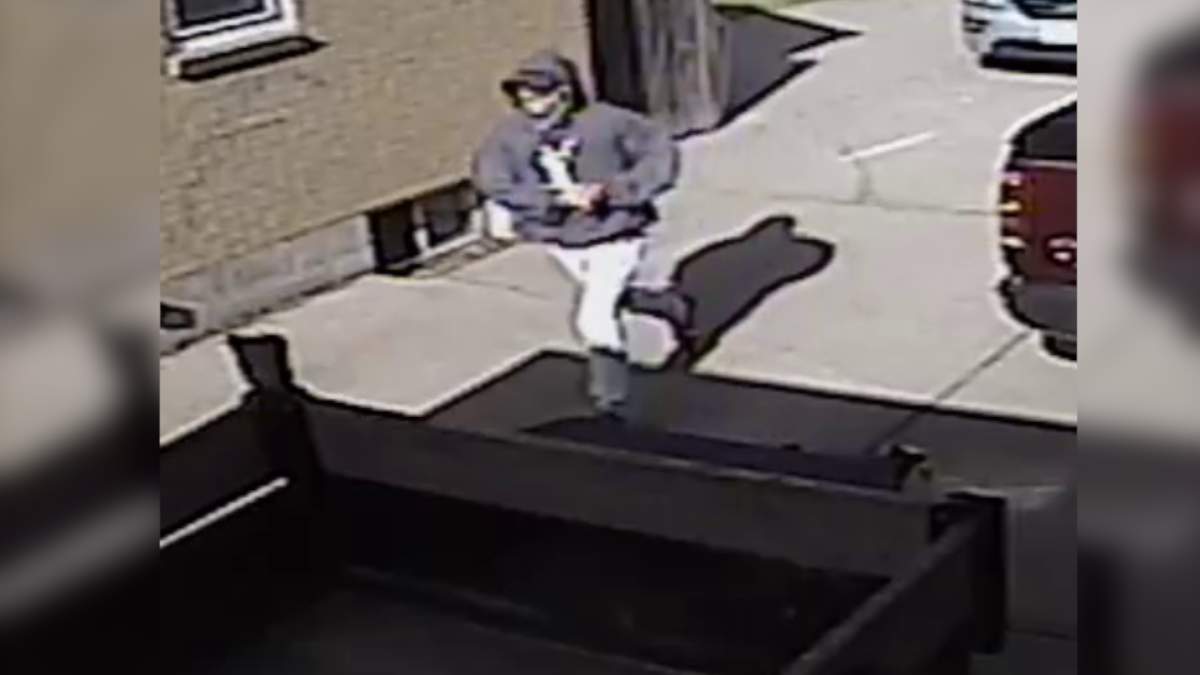 Hamilton police say they are looking for a man believed to be in his 40s who is alleged to have stolen jewelry from a legally blind man.