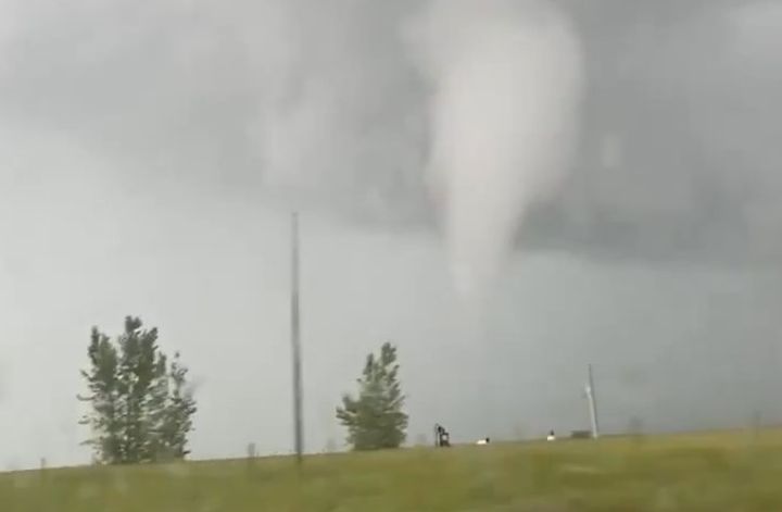 Environment Canada has issued a tornado warning for the London area, warning of severe weather Tuesday.