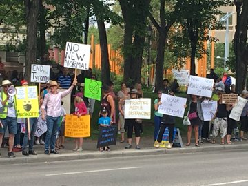 Anti-mask rallies draw crowds in Calgary and Edmonton amid coronavirus ...