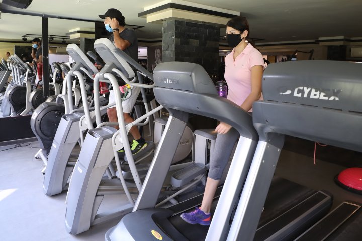 Coronavirus: Should you wear a mask during exercise?