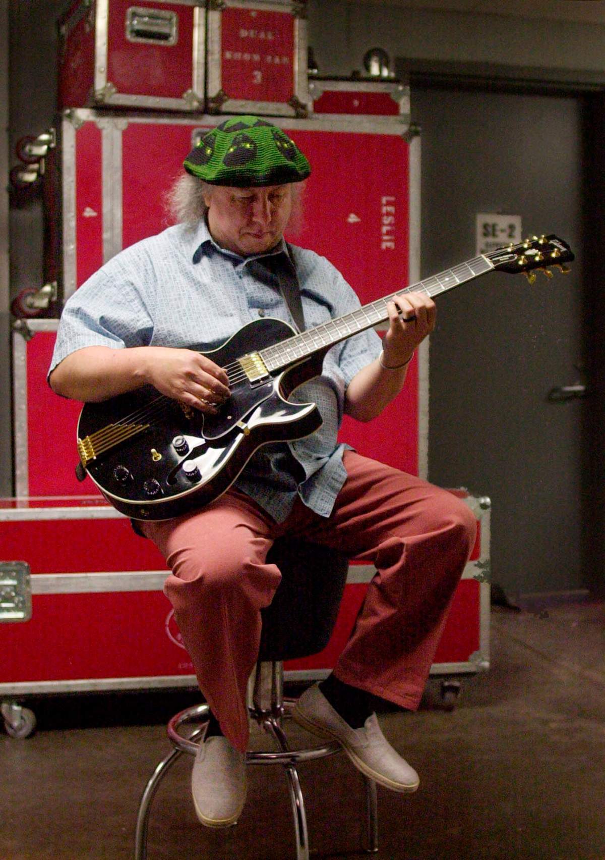 In this file photo dated Saturday, April 7, 2001, British rock and blues guitarist Peter Green, a founding member of Fleetwood Mac, warms up backstage before performing with his own band, Peter Green’s Splinter Group, at B.B. King Blues Club & Grill, in New York.