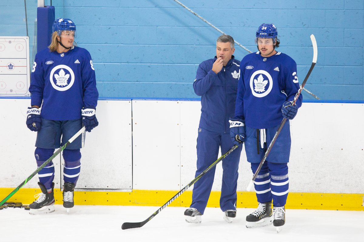 Toronto Maple Leafs coach Sheldon Keefe talks with Auston Matthews as William Nylander looks on as training  camp opens in Toronto, on Monday, July 13, 2020 ahead of the resumption of the NHL season.