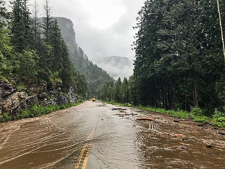 Flooding Shuts Down Highway 1 Near Revelstoke, B.C. | Globalnews.ca