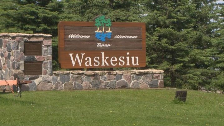 Buhl Wildfire е на около 30 км от Waskesiu Саск