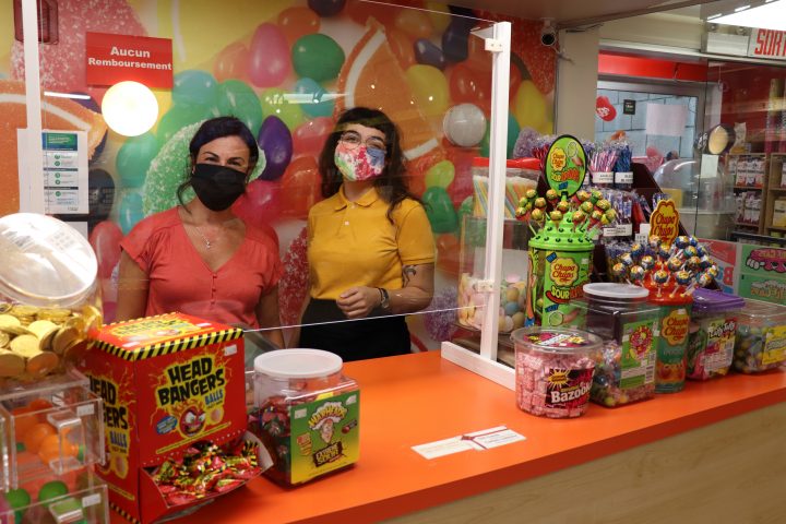 Himo (left) and Mogab (right) behind the Sparkles counter on Aug. 4, 2020. Pamela Pagano/ Global News