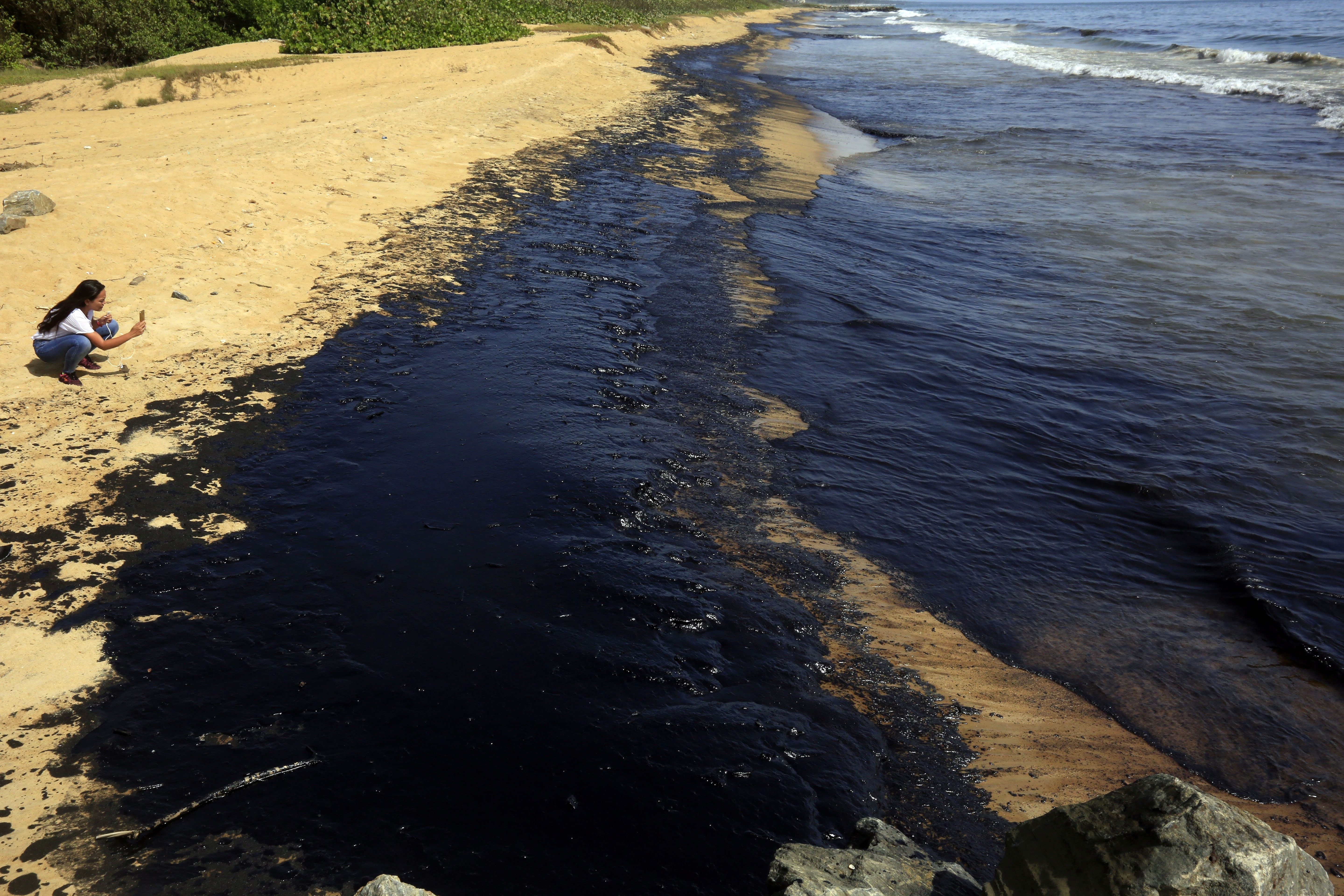 Oil Spill In Venezuela Coats Stretch Of Nation’s Caribbean Beach ...