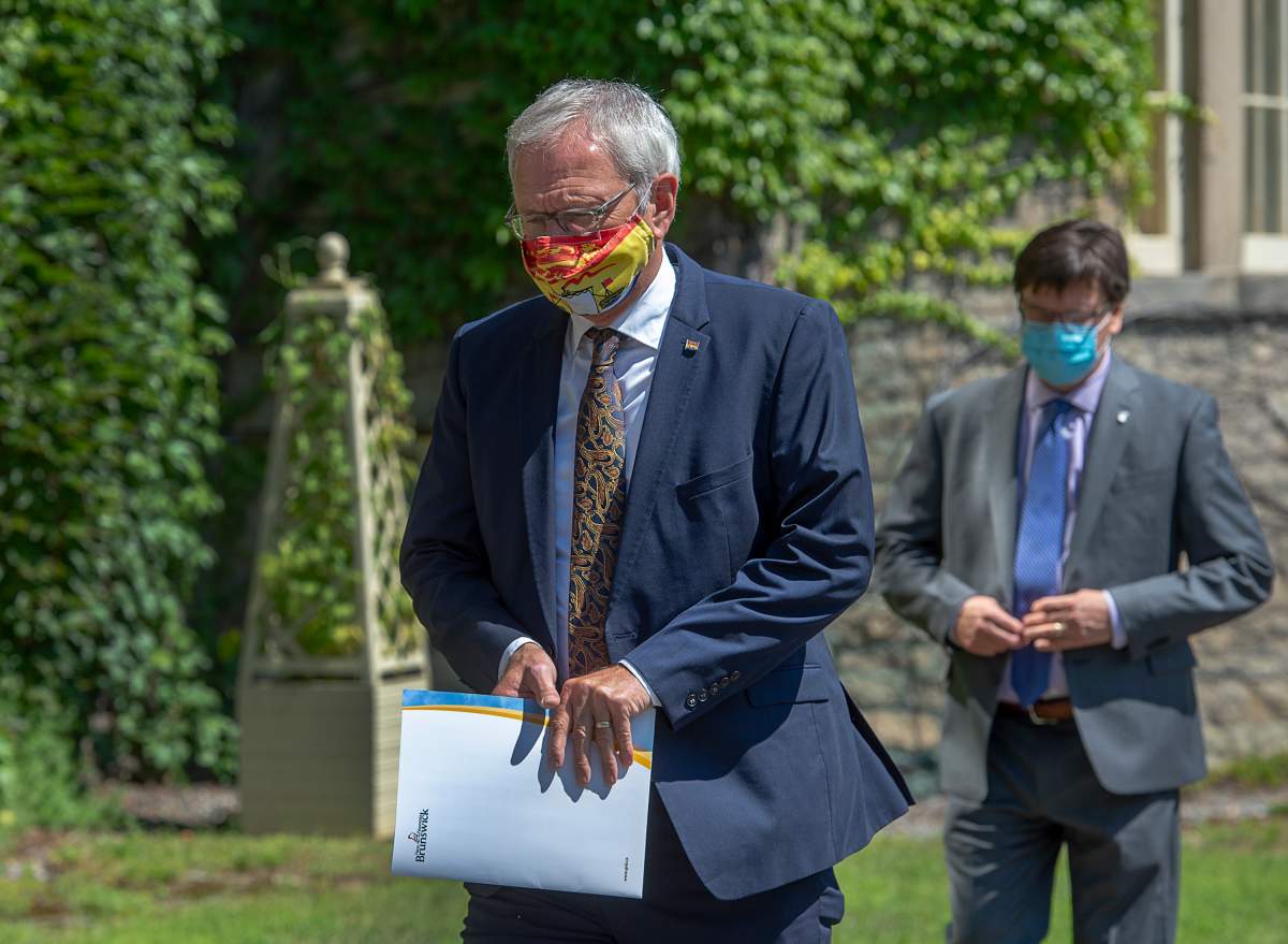 New Brunswick Premier Blaine Higgs, followed by an aide,  pays a visit to Lt.-Gov Brenda Murphy at Government House in Fredericton on Monday, Aug. 17, 2020 to ask her to disolve the legislature. A provincial election will be held September 14. THE CANADIAN PRESS/Andrew Vaughan.