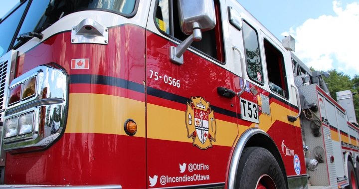 Ottawa firefighter suffers non-critical injuries fighting 2-alarm blaze in Orleans