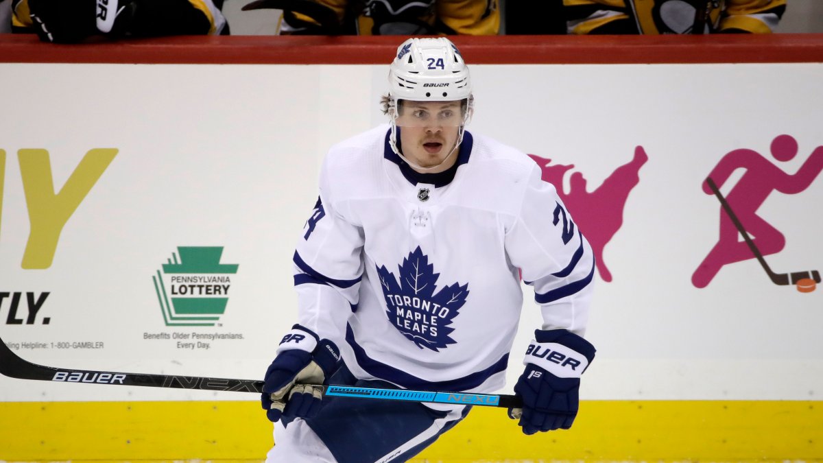 The Toronto Maple Leafs have traded Kasperi Kapanen to the Pittsburgh Penguins.