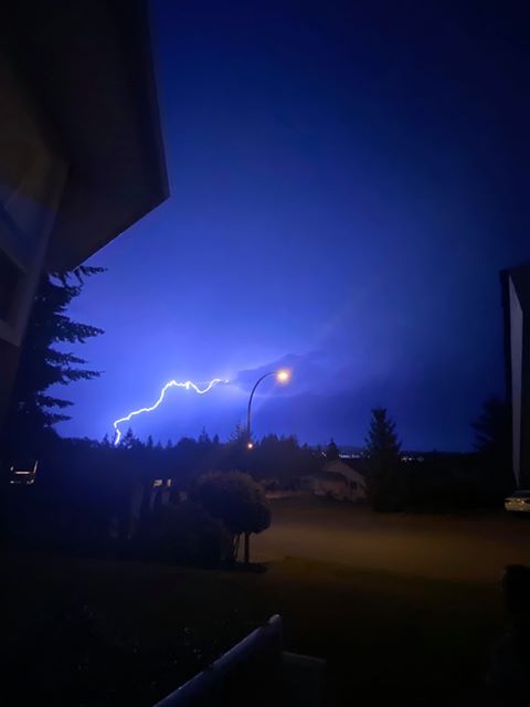 Lightning in Nanaimo B.C. Courtesy: Dani Stohl