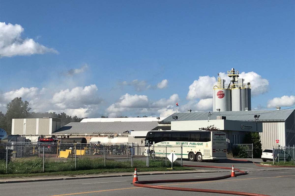 Residents located within a 800 meters radius of the factory have been asked to confine themselves until further notice as authorities fear air contamination.