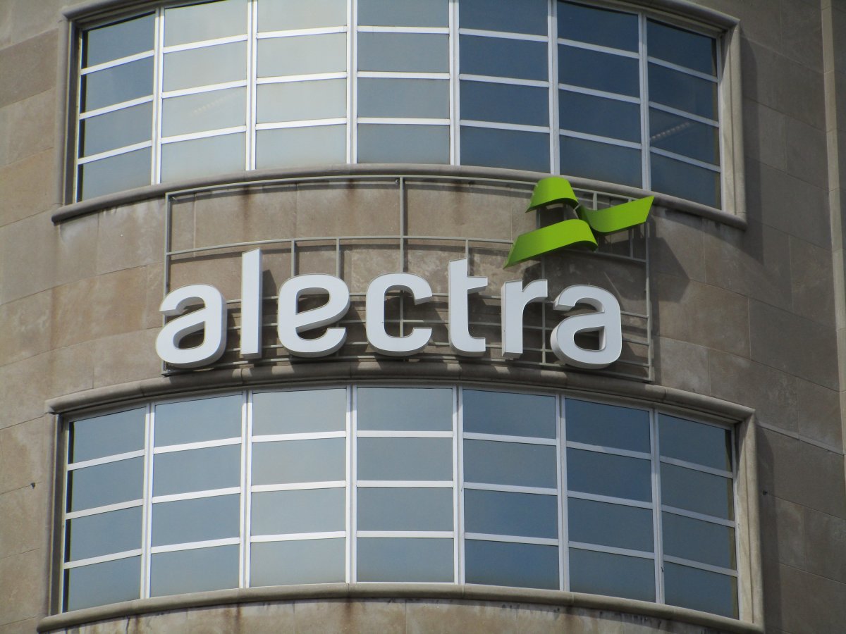 Alectra says it's investigating power outages on Hamilton's Mountain and Stoney Creek. 