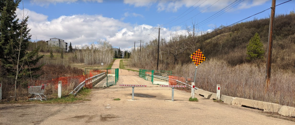 Existing bridge in Blackmud Creek.