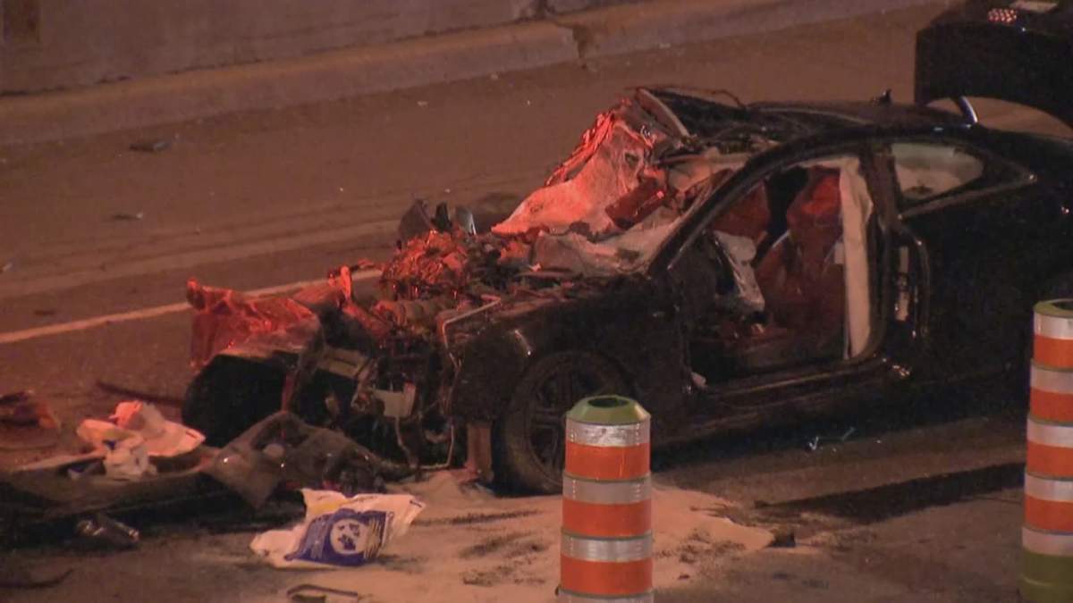The Sûreté du Québec (SQ) are investigating after a dramatic crash on the Decarie Expressway left two men in their thirties fighting for their lives in hospital on August 13, 2020.