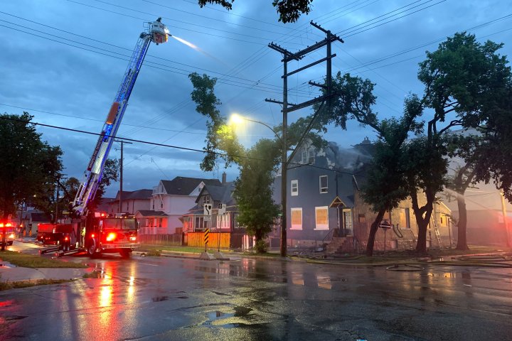 Winnipeg duplex expected to be ‘complete loss’ after early morning blaze