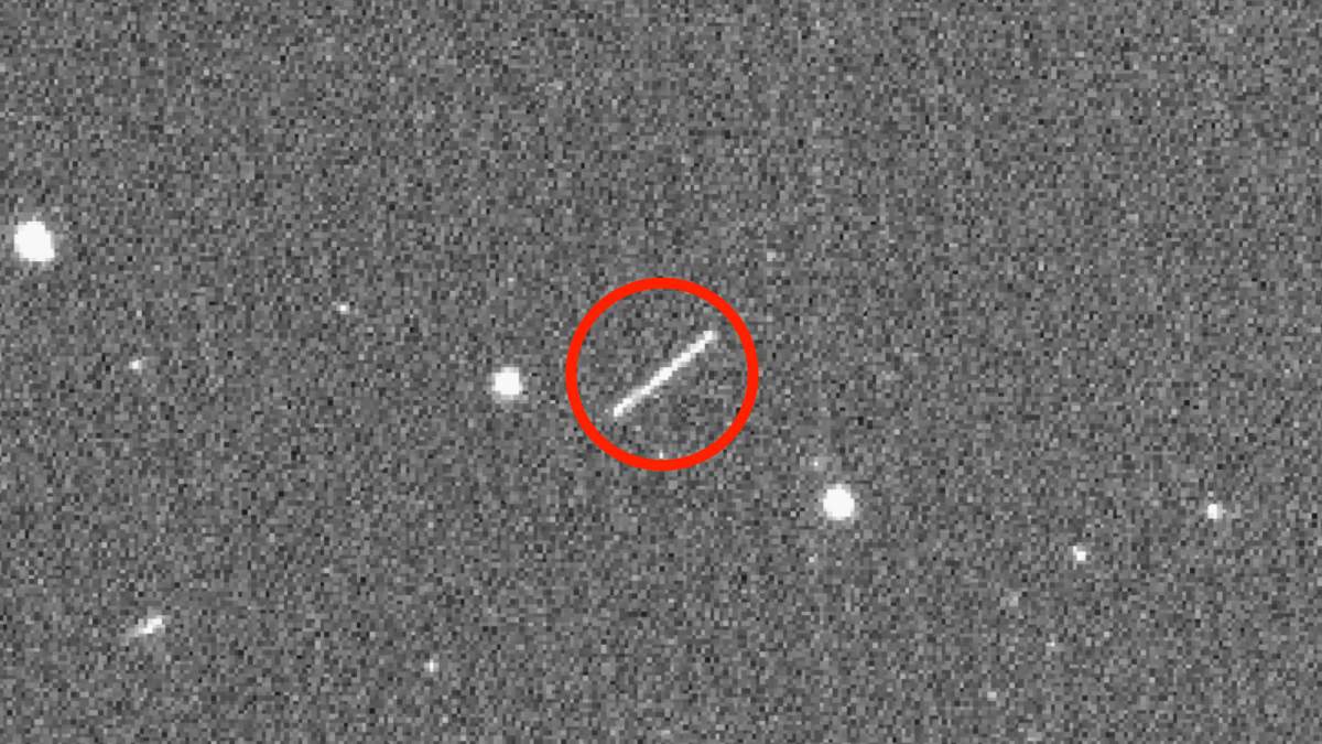 he circled streak in the center of this image is asteroid 2020 QG, which came closer to Earth than any other non-impacting asteroid on record.