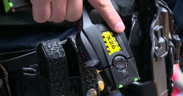 Полицията в Питърбъро Онтарио каза че е използвала електрошоков пистолет