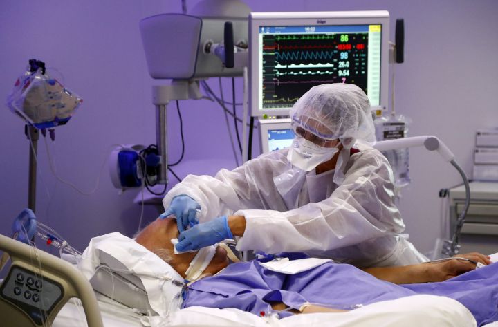 Doctors and nurses wearing their protective gear (blouse, gloves and mask) take care of a patient suffering from the coronavirus disease (COVID-19) at the resuscitation intensive care unit (ICU) of the Hopital Europeen hospital in Marseille, France, 10 September 2020. 