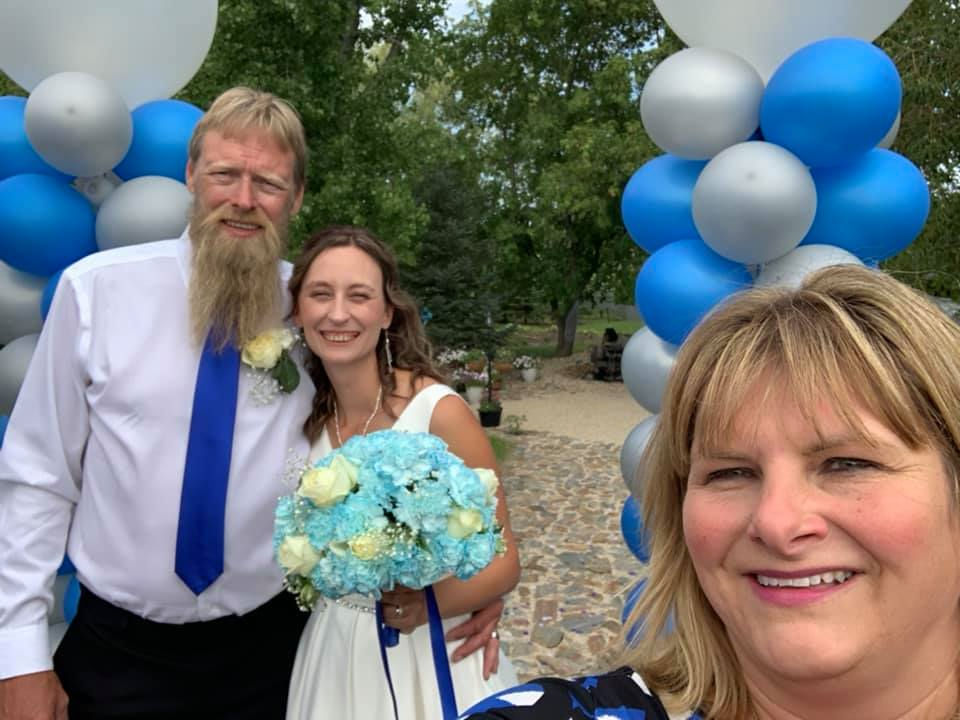 Winnipeg woman delivers love with drive-thru weddings - image