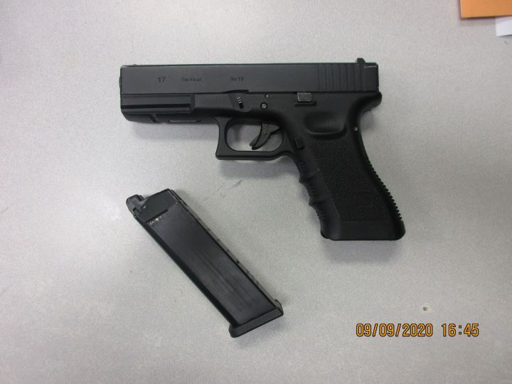 Suspect charged after man robbed at gunpoint in Shelburne, Ont. - image