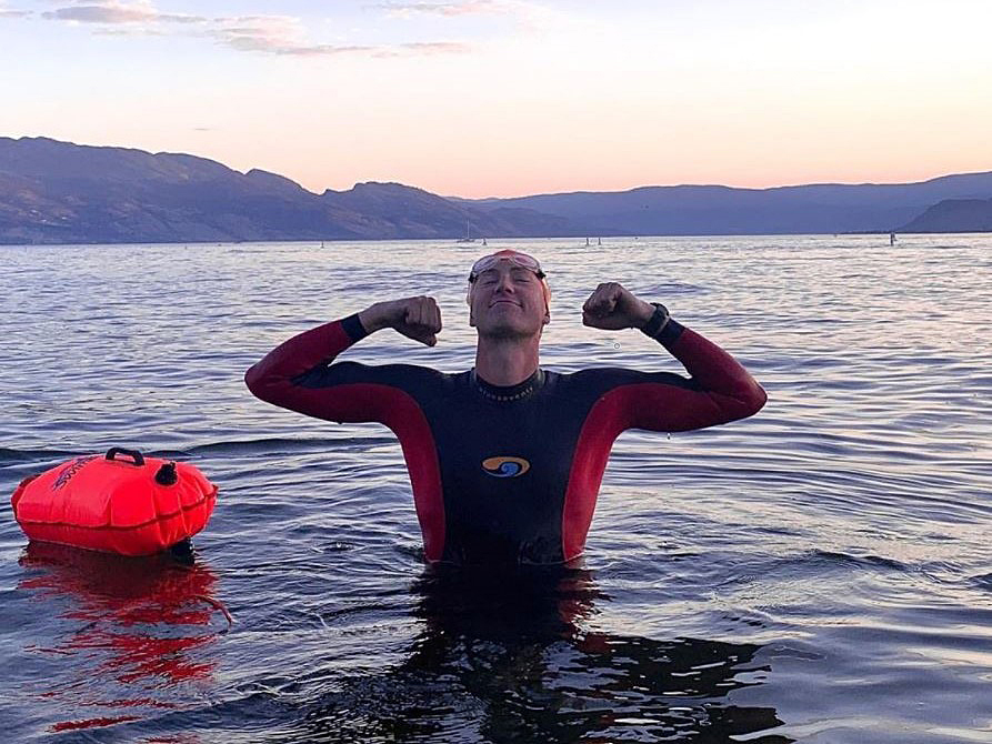 Ник Пелетие взе тридневно плуване през езерото Оканаган миналата година