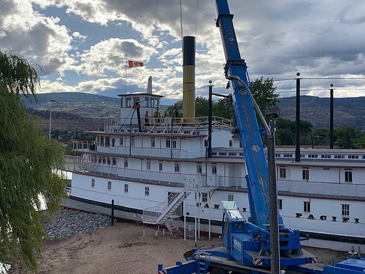 A new smokestack was installed on the S.S. Sicamous sternwheeler in Penticton on Wednesday morning. Now a museum, the ship used to ferry passengers up and down Okanagan Lake.