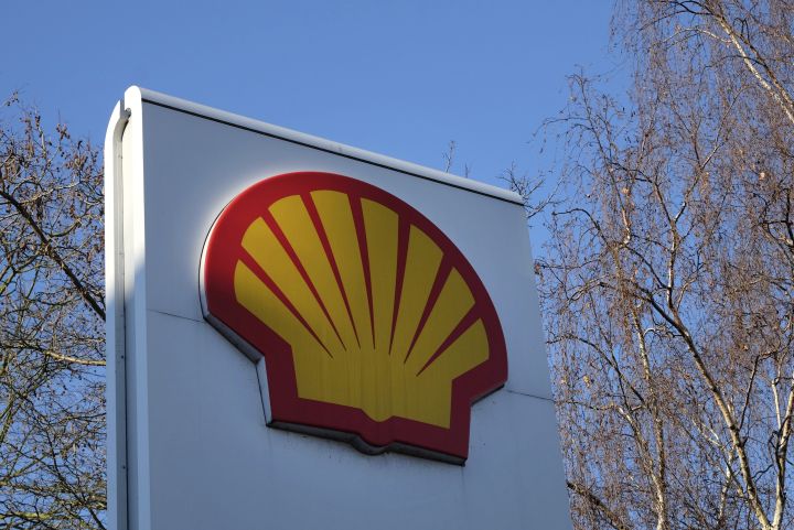 This Wednesday, Jan. 20, 2016 file photo, shows the Shell logo at a petrol station in London. 