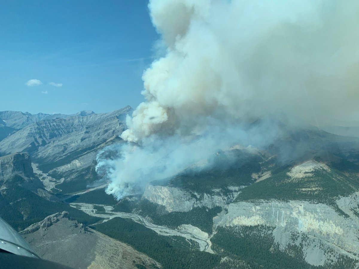 Out-of-control wildfire near Canmore expands to 551 hectares - image