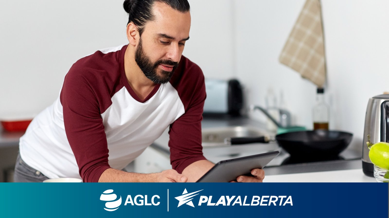 Правителството на Алберта се стреми да регулира частните уебсайтове за