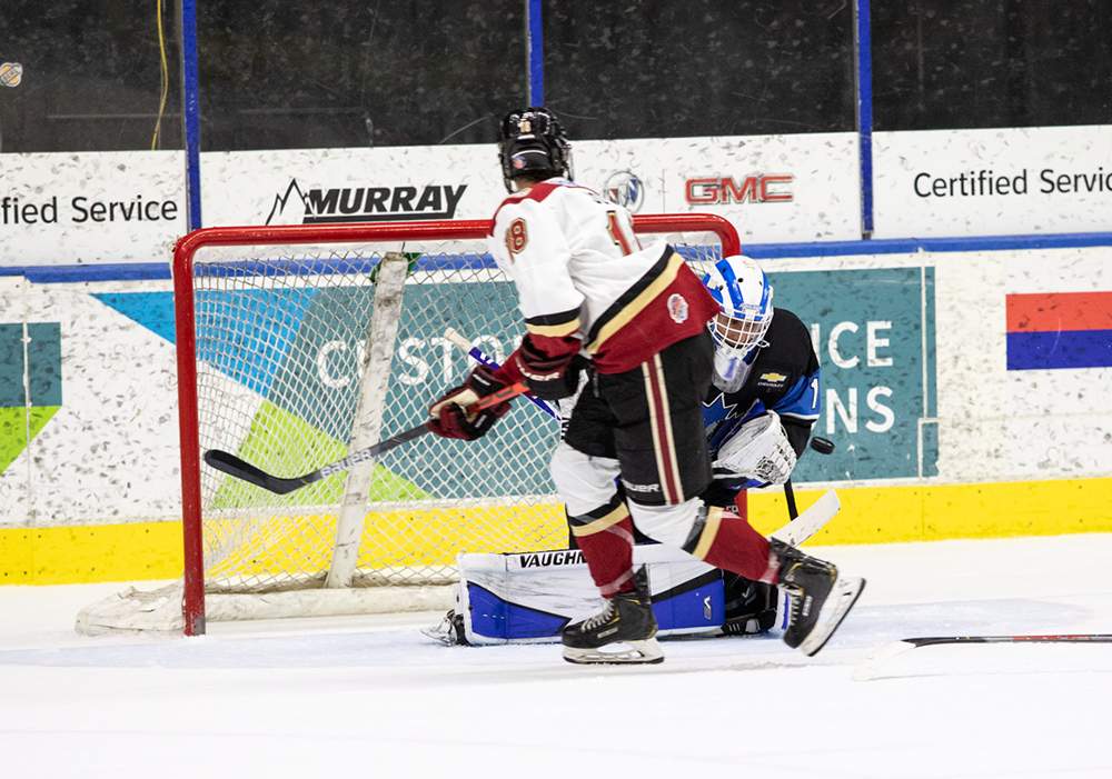 Penticton goaltender Yaniv Perets stopped 31 shots in the Vees’ 3-2 win on Friday night. The two teams meet again Saturday night in West Kelowna.