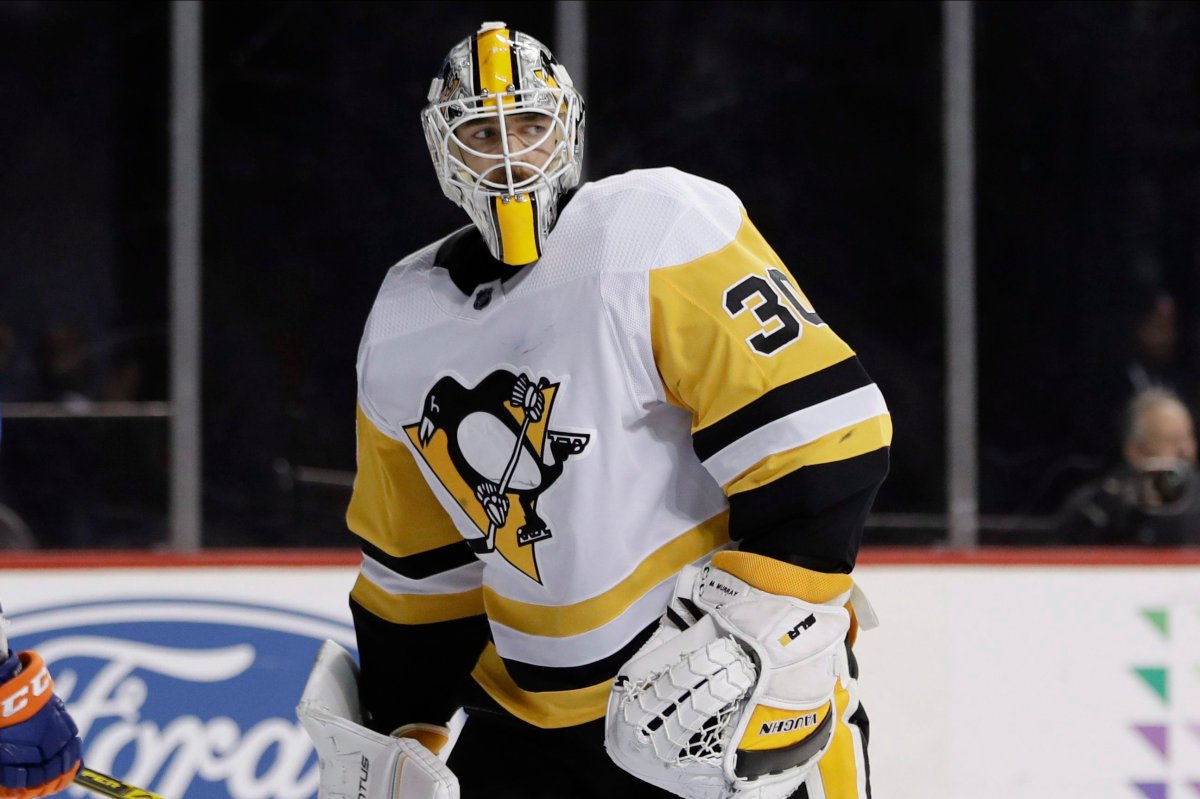 The Ottawa Senators have picked up goaltender Matt Murray from the Pittsburgh Penguins.