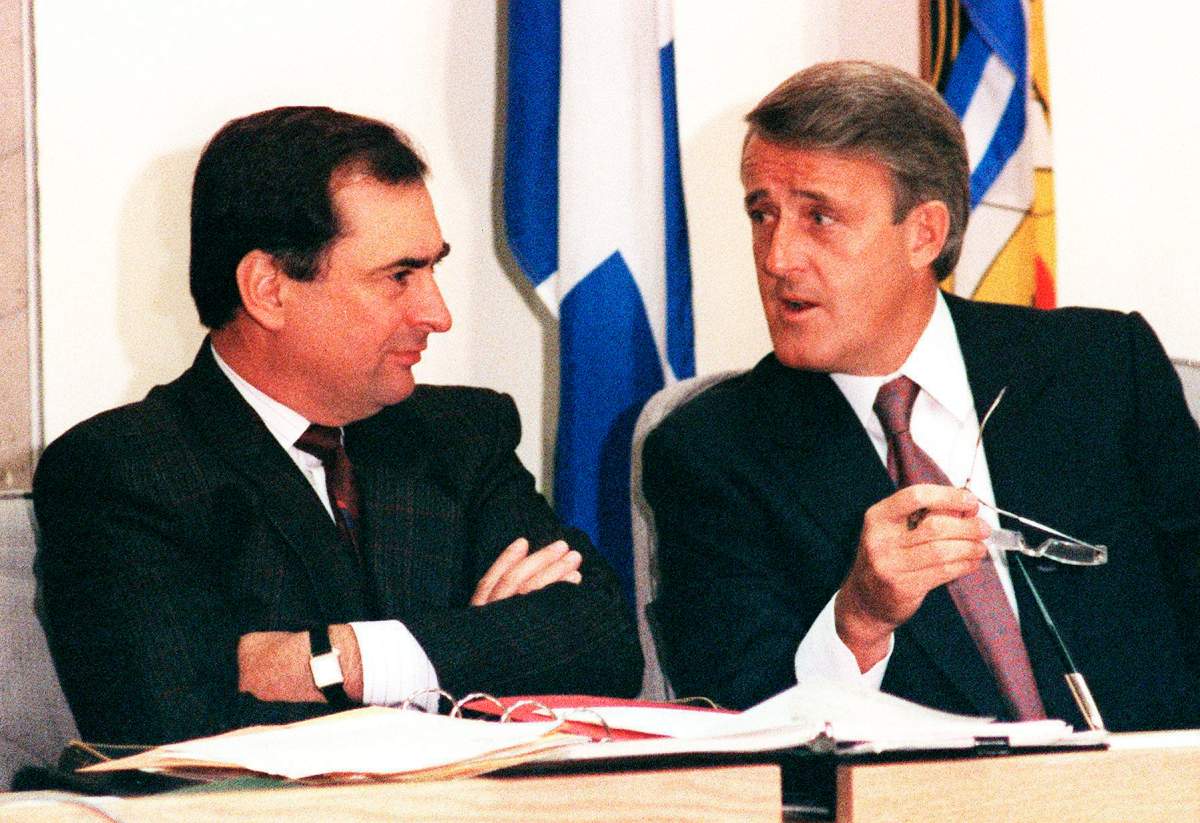 Prime Minister Brian Mulroney confers with Deputy Prime Minister Don Mazankowski prior to a cabinet meeting in Montreal, QC Sept. 4, 1986.