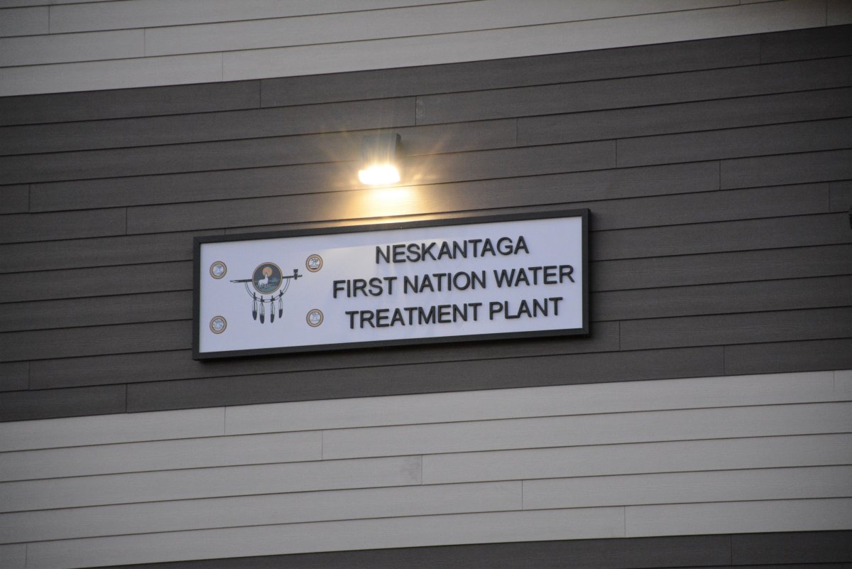 Hundreds evacuated from northwestern Ontario First Nation over water crisis - image