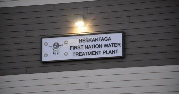 Hundreds evacuated from northwestern Ontario First Nation over water crisis - Global News