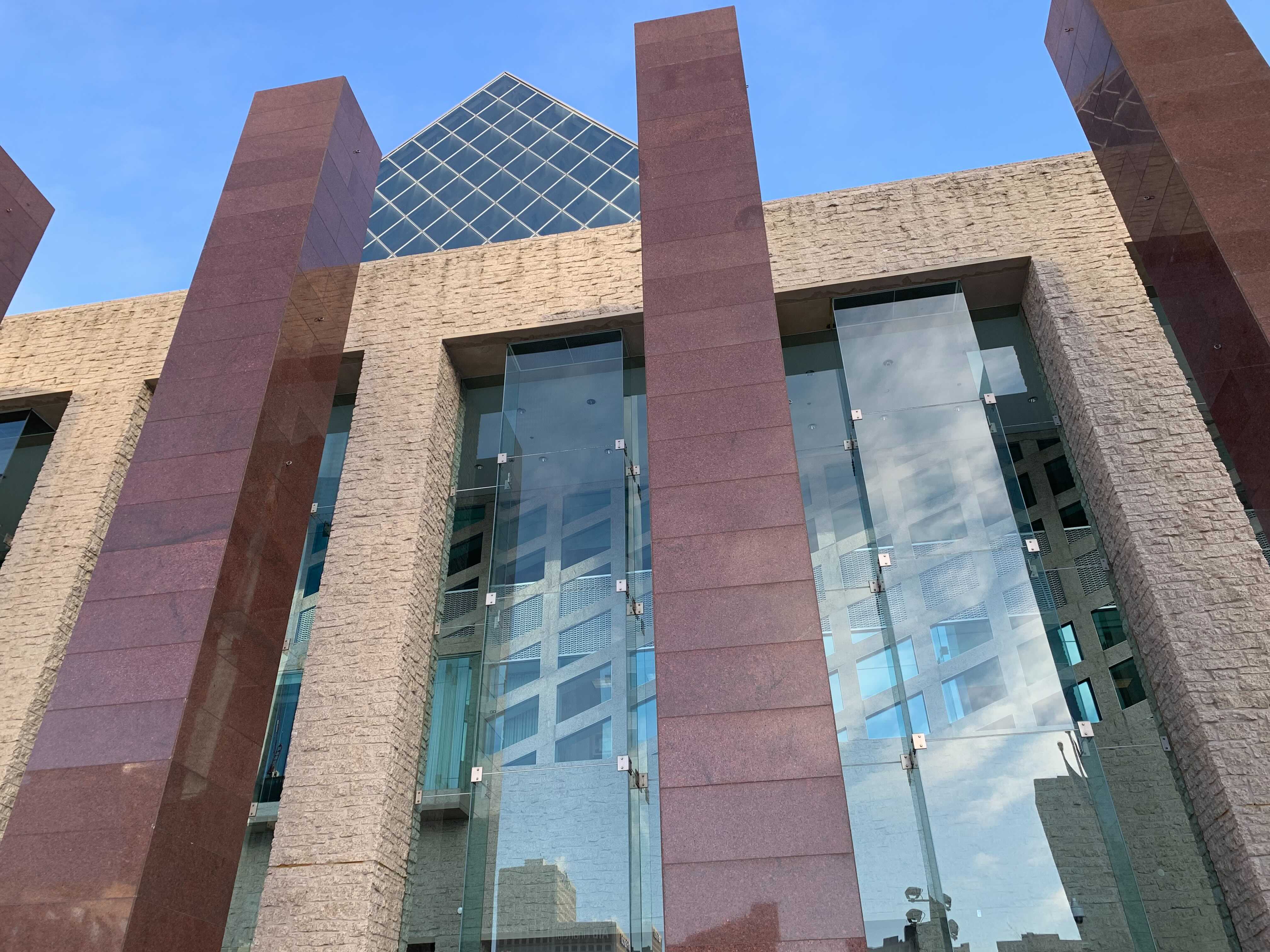 След дълъг дебат в кметството на Едмънтън във вторник относно