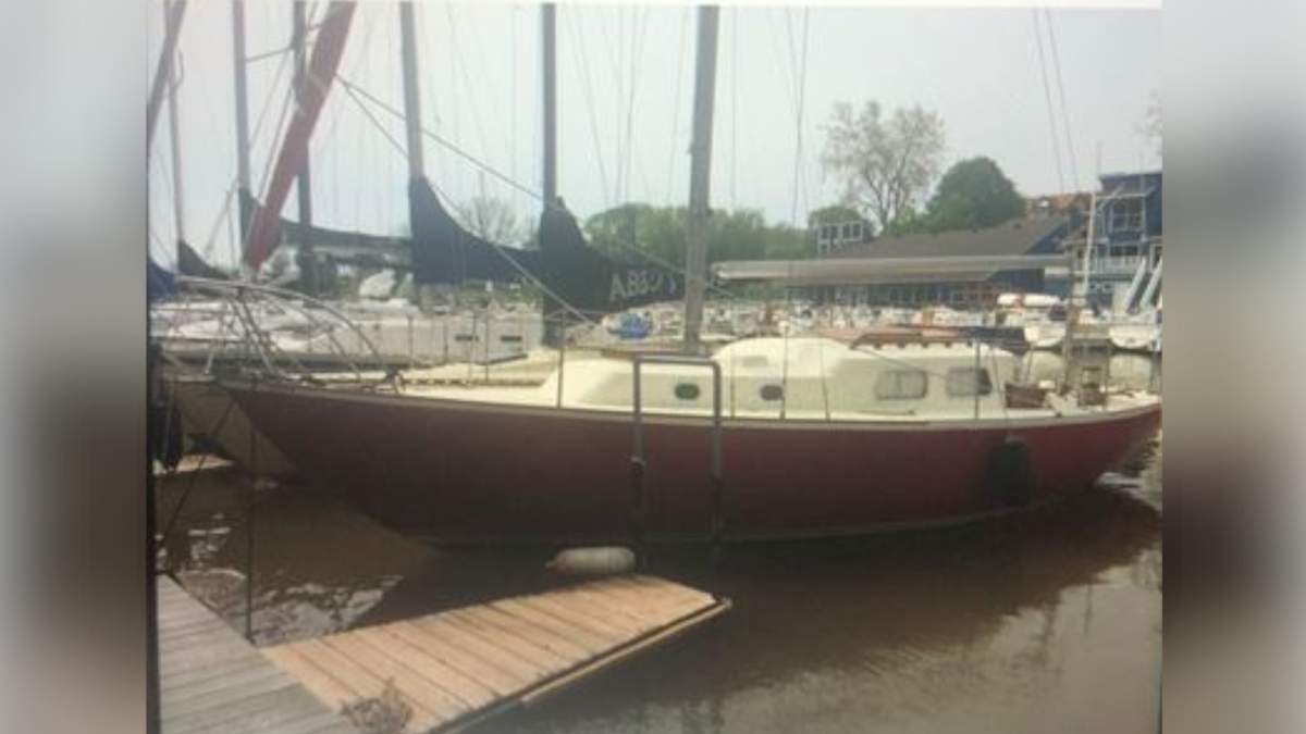 Police are searching for an experienced Oakville boater who went missing on Tuesday on Lake Ontario.