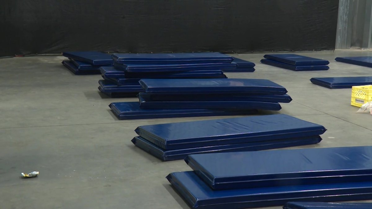 ‘Mixed feelings’ about temporary homeless shelter in Edmonton’s Ritchie