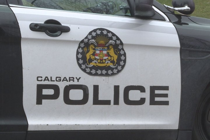 Police investigate after man shows up at Calgary hospital with gunshot wound