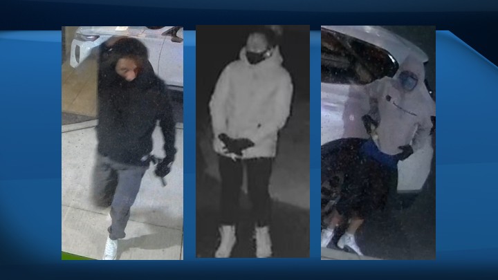 The first suspect is described to be a tall man, with a slim build, wearing a Champion sweater and a black mask, while the second suspect is described to be a man wearing a black sweater and mask.

The third suspect is described to be a tall woman, wearing a white coat, light-coloured boots and a black mask.