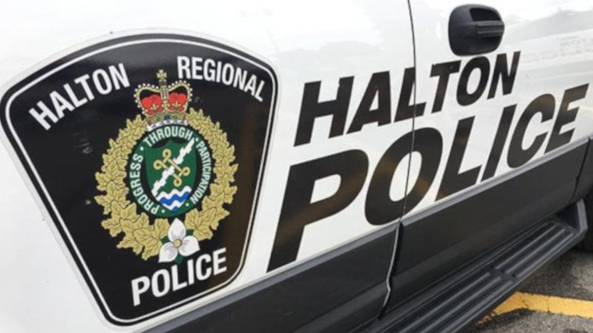 1 dead after single-vehicle crash in Milton: police - image
