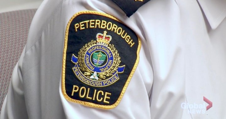 Полицията в Питърбъро издирва заподозрян след съобщен обир в магазин