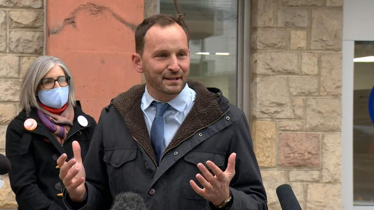 Saskatchewan NDP leader Ryan Meili has brought to light internal SGI documents that show the government blocked SGI from implementing its own mask mandate in August. .