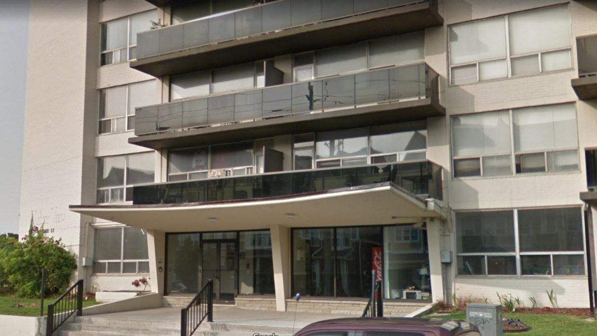 St. Catharines tenant says landlord chose pandemic to install new blinds - image